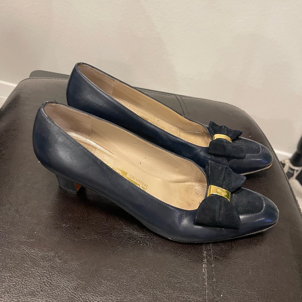 Vintage Salvatore Ferragamo Bow gancini kitten Pump Heels Size 8 AA narrow feet
